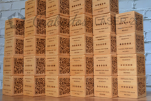 Cargar imagen en el visor de la galería, Cubo QR de madera grabado y Personalizado