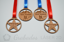 Cargar imagen en el visor de la galería, Medallas personalizadas madera
