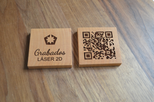 Cargar imagen en el visor de la galería, Placa QR de Madera Personalizada