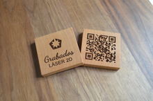 Cargar imagen en el visor de la galería, Placa QR de Madera Personalizada