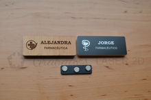 Cargar imagen en el visor de la galería, Placa identificativa con imán