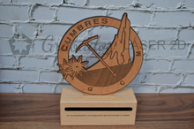 Cargar imagen en el visor de la galería, Trofeo de madera personalizable tamaño mediano y grande