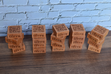 Cargar imagen en el visor de la galería, QR madera taco