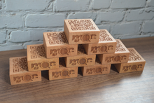 Cargar imagen en el visor de la galería, QR madera taco