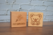 Cargar imagen en el visor de la galería, Cubo de Madera Personalizado con Grabado Láser