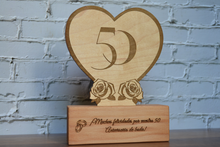 Cargar imagen en el visor de la galería, Trofeo de madera personalizable tamaño mediano