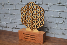 Cargar imagen en el visor de la galería, Trofeo de madera personalizable tamaño mediano