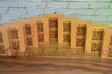 Cargar imagen en el visor de la galería, QR madera taco
