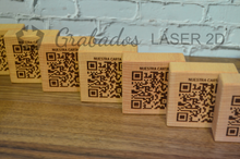 Cargar imagen en el visor de la galería, QR madera taco
