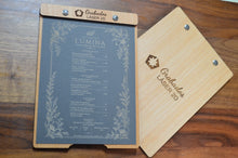 Cargar imagen en el visor de la galería, Portamenús de Madera A5 para Restaurantes - Grabado Láser
