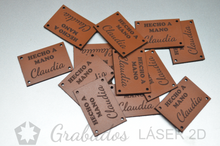 Cargar imagen en el visor de la galería, Etiquetas de cuero natural grabadas a láser
