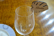 Cargar imagen en el visor de la galería, Hoja Monstera con Nombre — Marcasitio Elegante y Original para Invitados
